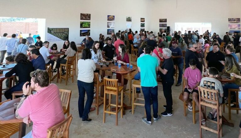 Flex Imóveis reúne compradores e convidados em churrasco festivo no Boulevard Park Resort