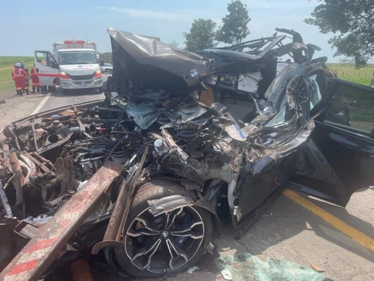 Empresário morre ao bater na traseira de caminhão com um BMW
