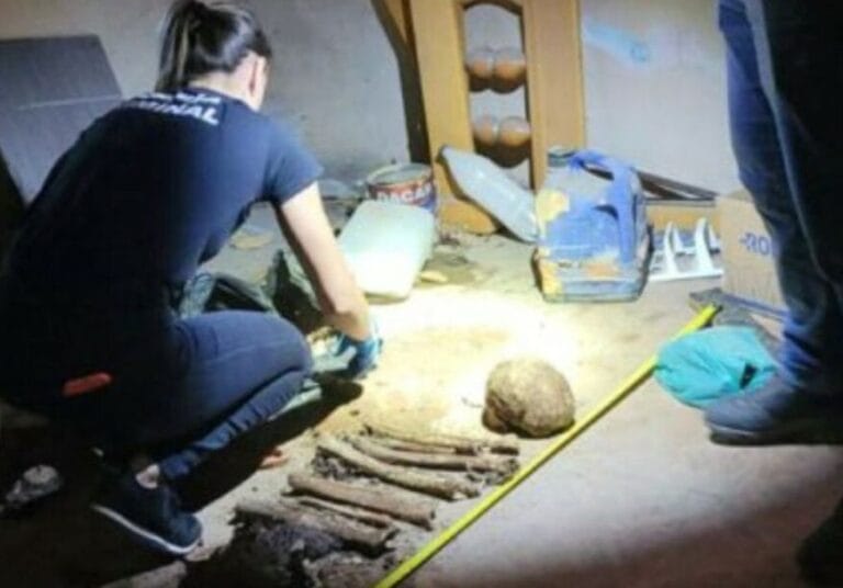 Pedreiro que guardava ossadas humanas em casa paga fiança e responderá em liberdade