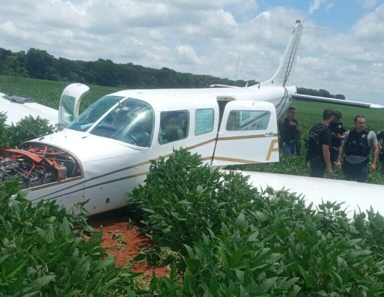 Polícia encontra e detém um dos tripulantes do avião com cocaína