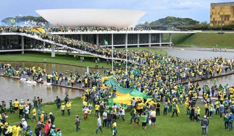 Lula decreta intervenção na segurança do DF após invasão da Esplanada dos Ministérios