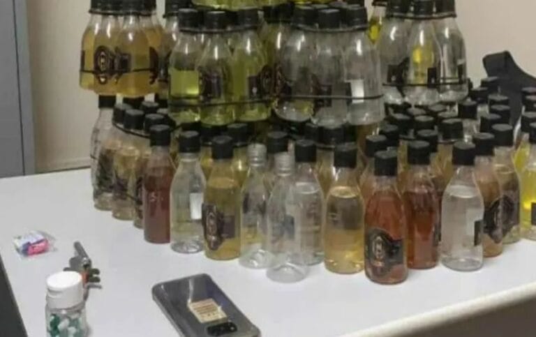 Suspeito de vender celular furtado na internet é preso por fabricar cachaça clandestina