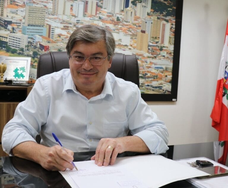 Prefeitura garante novo piso do magistério com aumento de 8,5% nos salários