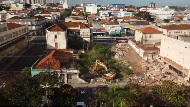 Segurança: começa demolição de prédios desocupados na Praça Machado de Mello