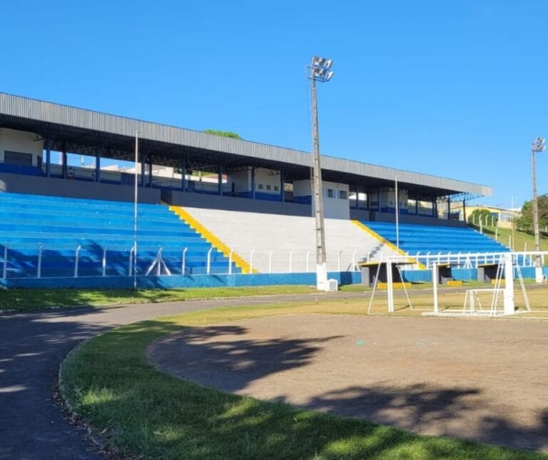 Revitalizado, Poliesportivo Pedro Sola é entregue para uso da população