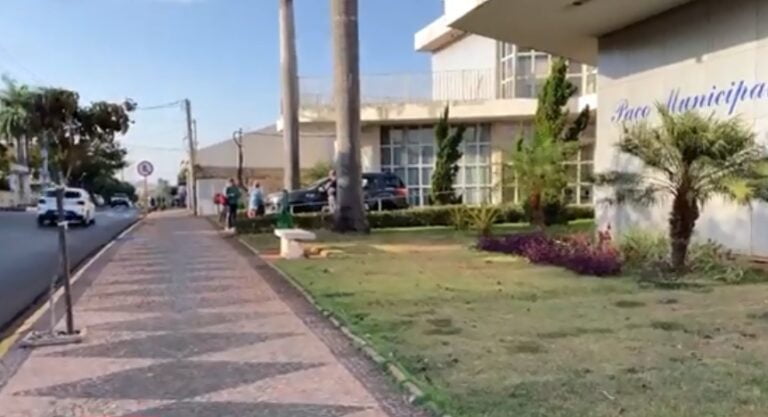 Prefeitura de Bariri deve cancelar contratos de terceirização de serviços por ordem judicial