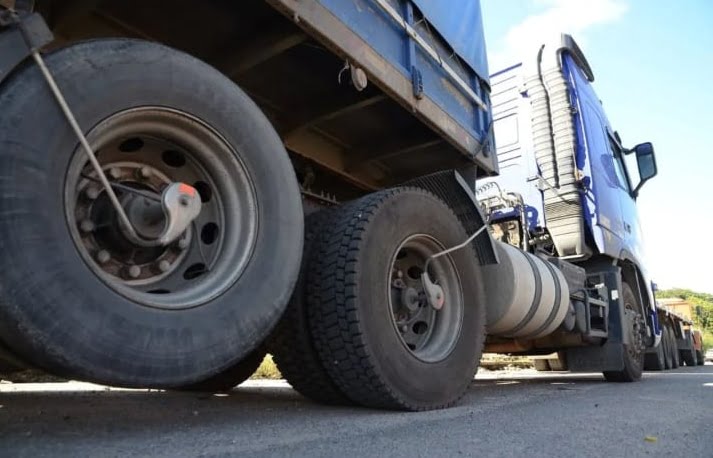 Pedágios: começa 2.a feira cobrança de eixos suspensos de veículos carregados