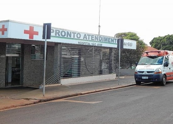 Homem tenta matar adolescente duas vezes, inclusive ao invadir hospital