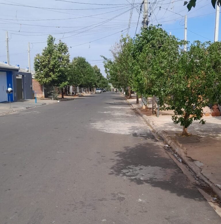 Servente de pedreiro, ‘Grilo’ leva 2 tiros em bairro violento e passa por cirurgia