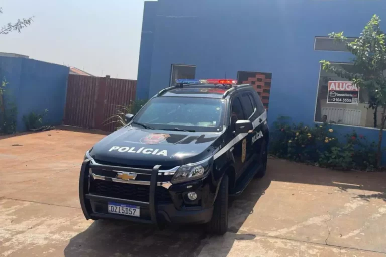 Corpo queimado achado em prédio para alugar tinha 4 perfurações no peito