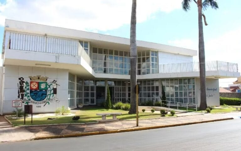 Decreto que reduz horário de funcionamento da prefeitura entra em vigor em Bariri