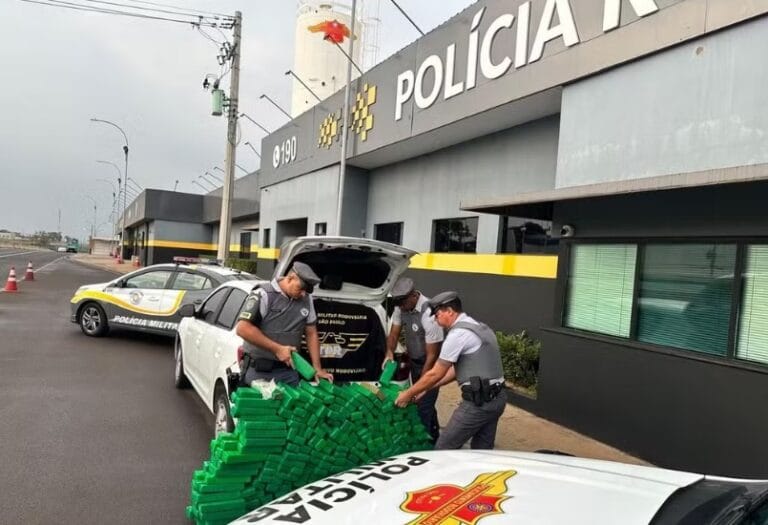 Homem é preso com mais de 300 kg de maconha no carro