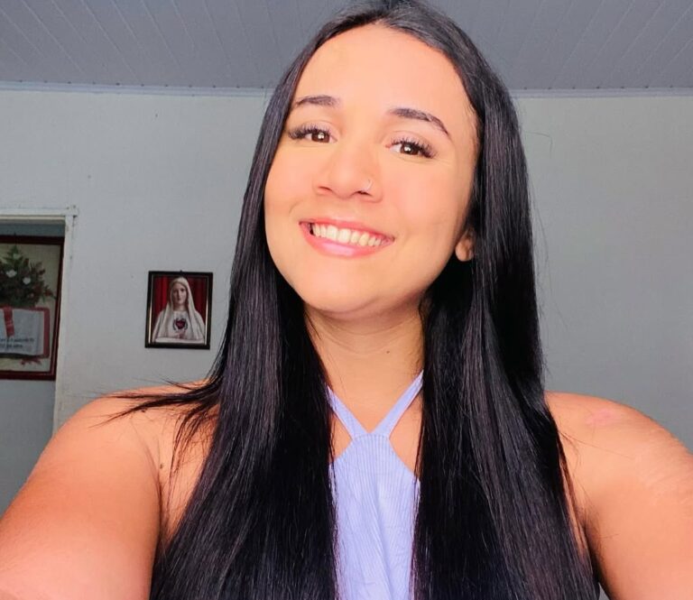 Jovem morre e amiga fica ferida durante fuga de moto na madrugada