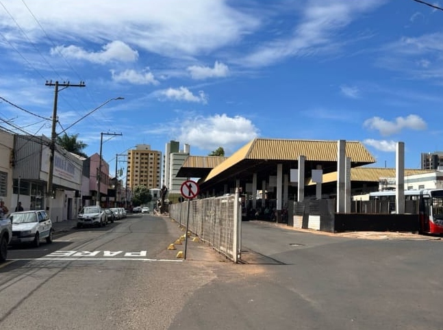 Com reforma do Terminal, ônibus de Marília vão apanhar passageiros na calçada da Av. Brasil