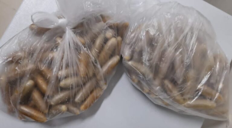 Casal de bolivianos expele 192 capsulas de cocaína no HC de Marília