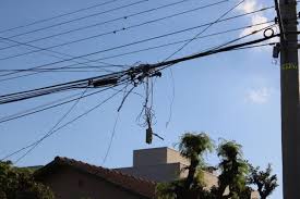 Bauru inicia Operação Faxina contra fios soltos nos postes da cidade no dia 5