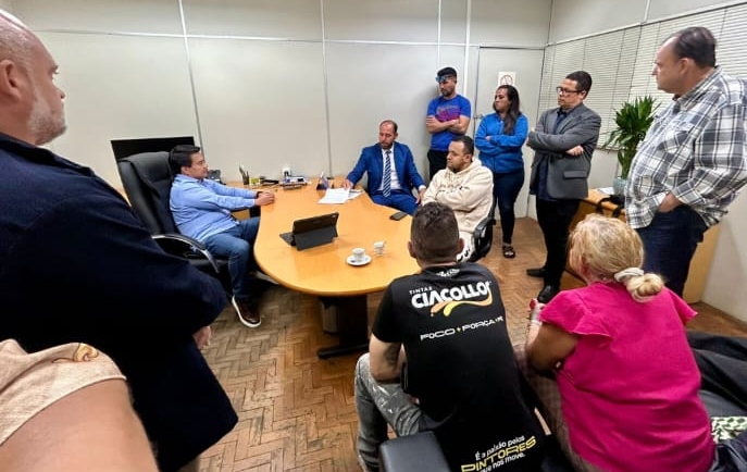 Prefeitura tentará acordo por prazo maior para ambulantes deixarem linha férrea em Marília