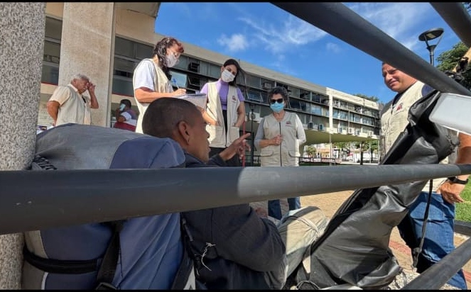 Projeto esportivo com aulas de boxe é oferecido a pessoas em situação de rua em Marília