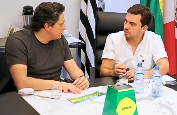 Vinicius vai à Acim e diz que avalia projeto da liberdade econômica em Marília