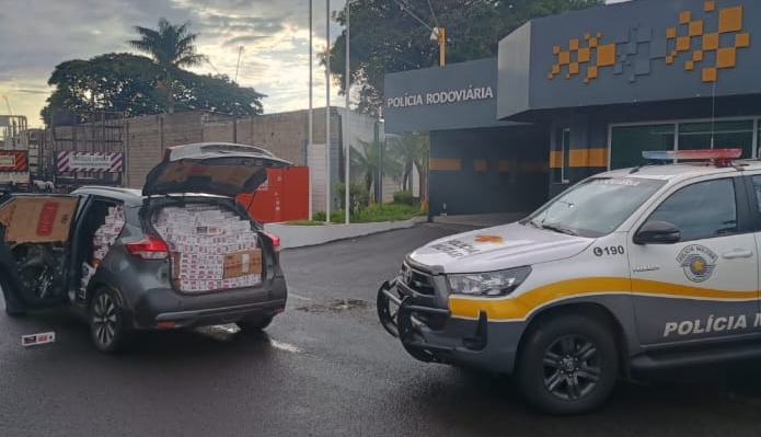 Polícia flagra carro com cigarro contrabandeado até o teto na região de Marília