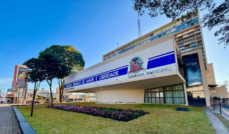 Confira o que funciona no feriado de 9 de julho e o ponto facultativo do dia 11